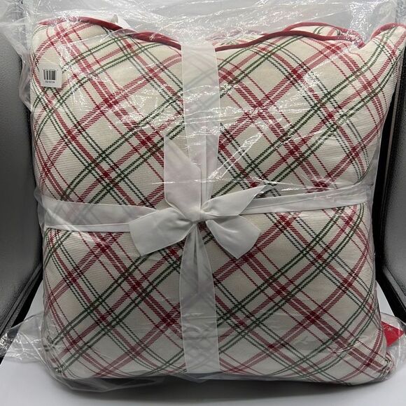 Holiday Collection Macys 2 pack 20X20 - Picture 1 of 3